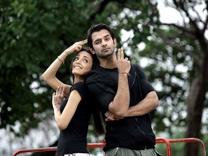 Iss Pyaar Ko Kya Naam Doon Actors Barun Sobti & Sanaya Irani Reveal Each Other’s Secrets!