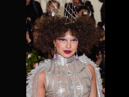 DRAMA GETS FUNNY! Priyanka Chopra Turns Into A MEME; Thanks To Her Dramatic Appearance At MET Gala