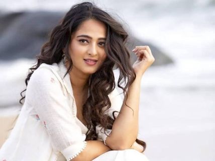 Anushka Shetty Is Simply An Irreplaceable Actress? Interesting Deets Inside!