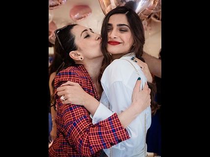 Happy Birthday Karisma Kapoor: Madhuri, Sonam, Malaika & Others Send Warm Wishes! 