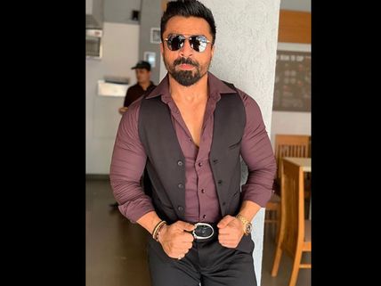 Ex-Bigg Boss’ Ajaz Khan Gets Arrested For Sharing Objectionable Video & Mocking Mumbai Police!