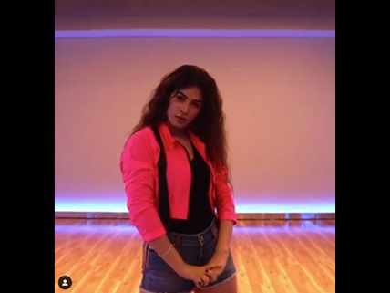 Bandagi Kalra Tries Beyonce's Dance Moves; Boyfriend Puneesh Sharma Calls It HOT But Fans TROLL Her!