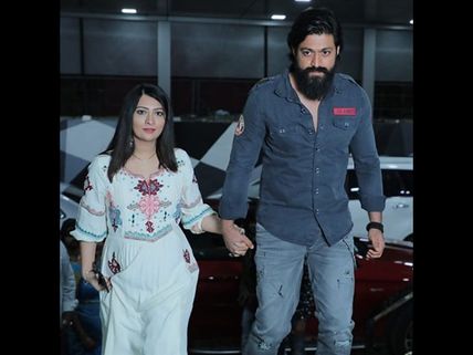 VIEW PICS: Radhika Pandit Flaunts Her Baby Bump In Style! Yash Lends Pregnant Wife A Helping Hand