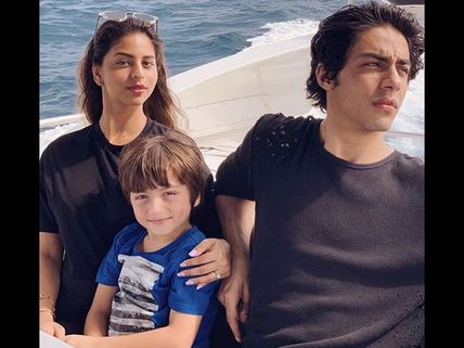 Shahrukh Khan's Maldives Diaries: His Kids Aryan, AbRam & Suhana Chill Like A Boss!