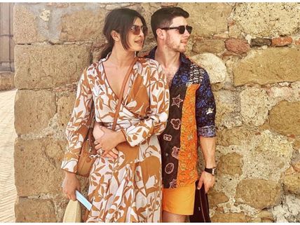 This Video Of Priyanka Chopra Singing 'Sucker' In Karaoke Session Is Trending On The Internet!