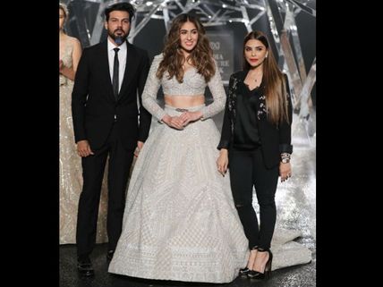 ICW 2019: Sara Ali Khan Makes Runway Debut; Kartik Aaryan & Ibrahim Ali Khan Cheer For Her
