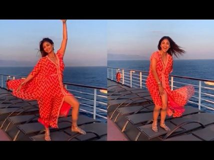 Shilpa Shetty's OOPS Moment Goes Viral; Actress Has Her Own 'Marilyn Monroe' Shot! 