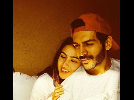Kartik Aaryan & Sara Ali Khan Hold Hands In The Latest Pic; Fans Think They Are Made For Each Other