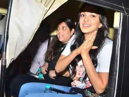 Kiara Advani Ditches Her Luxury Car And Takes Autorickshaw Ride!