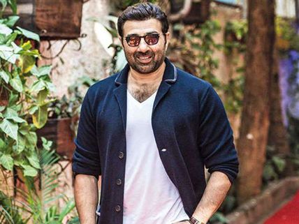 Wait What! Did Sunny Deol Just Compare 'Gadar: Ek Prem Katha' To 'Star Wars'? 