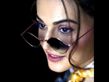 Taapsee Pannu REVEALS WHY She Is Inspired By Priyanka Chopra, Kangana Ranaut & Anushka Sharma!