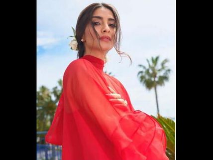The Zoya Factor: Sonam Kapoor Will Wear ONLY RED At Promotions To Bring Good Luck To Film!