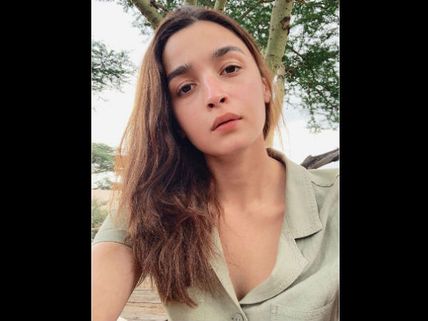 Alia Bhatt Trying Desperately To Compete With Deepika Padukone? 