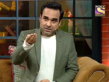 Pankaj Tripathi Gets Teary-eyed; Reveals He Stole Manoj Bajpayee's Slippers From A 5-star Hotel