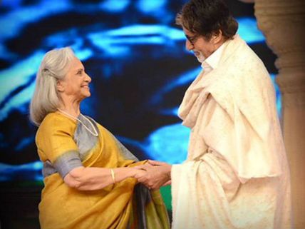 Amitabh Bachchan RAN To Waheeda Rehman With Her Juttis When She Was Shooting Bare Feet In A Desert!