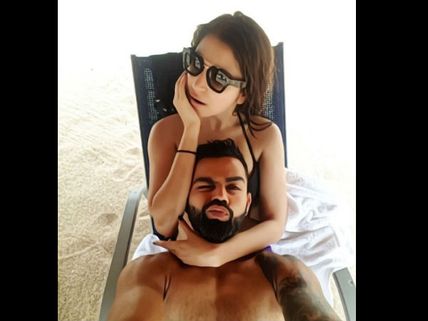 Anushka Sharma & Virat Kohli’s Beach Picture Turns Into Hilarious Memes! 