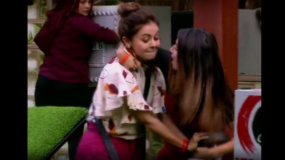 Bigg Boss 13: Devoleena Bhattacharjee & Shefali Bagga Get Into A Scuffle Over 'Money' In Task