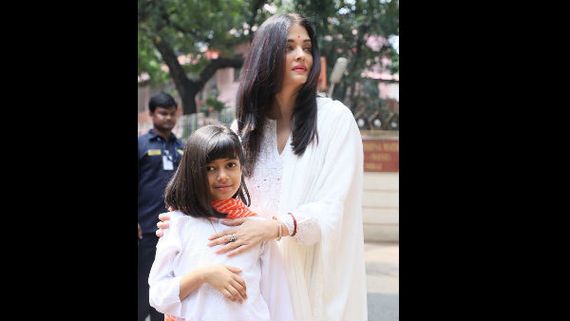 Aishwarya Rai Bachchan Reacts To Protecting Aaradhya Bachchan From The Paparazzi Culture! 