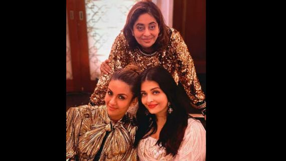 Pics: Aishwarya Rai Bachchan, Karisma Kapoor, Shweta Bachchan & Shah Rukh Khan Party Under One Roof