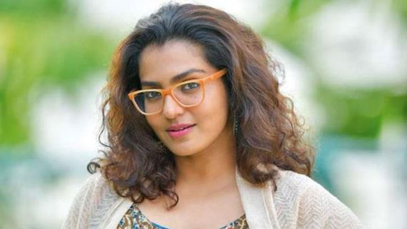 Parvathy Bashes Arjun Reddy In Front Of Vijay Deverakonda, Impresses Tweeple 