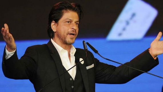 KIFF 2019: Shah Rukh Khan Leaves His On-screen Mom Rakhee All Emotional! Watch Video