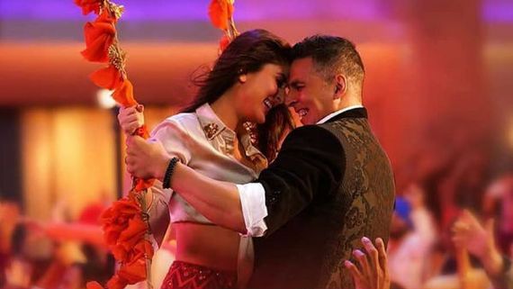 Good Newwz's New Song 'Laal Ghagra' Out Now: Akshay Kumar Dons A Red Skirt 
