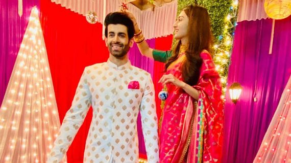 Kasautii Zindagii Kay 2: Namik Paul To Play A Banker; Erica Fernandes Shares A Funny Picture!