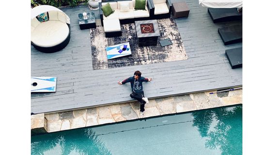 Shah Rukh Khan Sets 'Holiday Goals' With His Latest Vacation Pictures In Los Angeles