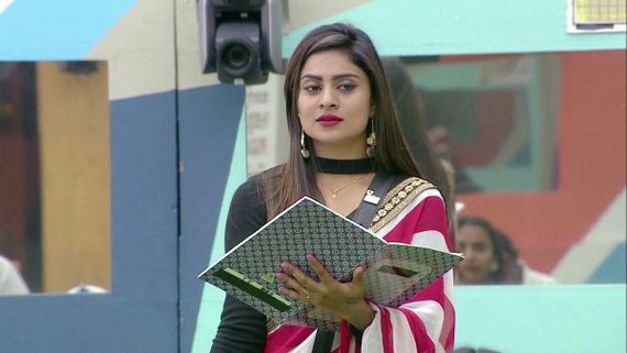 Bigg Boss Kannada 7 - Physics Just Got Hotter Thanks To Deepika Das