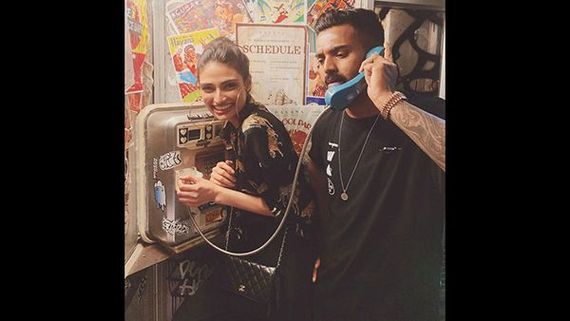 Athiya Shetty Celebrates New Year With Rumoured Boyfriend KL Rahul And Friends In Thailand