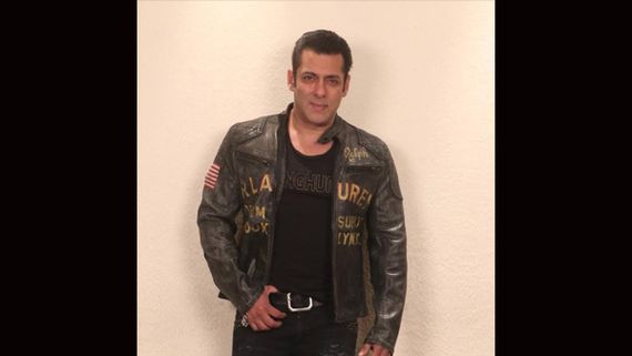 Angry Salman Khan Snatches Away Fan's Phone Who Tried To Click A Selfie With Him [VIDEO]
