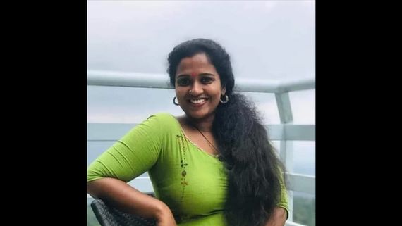 Ex Bigg Boss Malayalam Contestant Manju Pathrose Responds To Trolls ; Shares Mobile Number