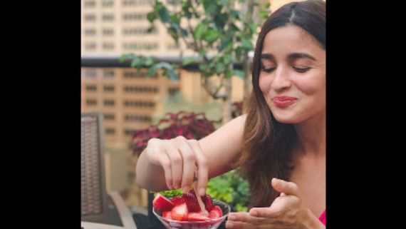 When Alia Bhatt Received Flak Over Her Cooking Video For Lacking Basic Kitchen Skills! 