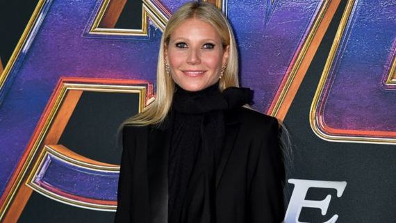 Gwyneth Paltrow Wears Anti-Germ Face Mask On Her Way To Paris Fashion Week