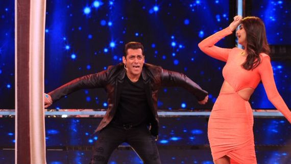 Bigg Boss 13 Weekend Ka Vaar: Salman Khan & Shilpa Shetty Face Off In A ‘Thumka’ Contest