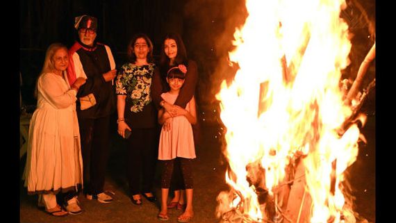 Inside Pic From Jalsa: Jaya, Amitabh & Aishwarya Rai Bachchan Bond Over Gujiya Like A Perfect Family