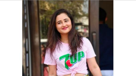 COVID-19 Lockdown: Rashami Desai Sweeps The Floor, But Gets Trolled For THESE Reasons!