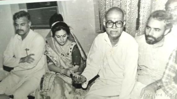 Viral Photo! Ramayan's Dipika Chikhlia Shares Major Throwback Picture With Narendra Modi & LK Advani