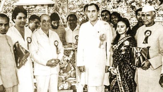 Dipika Recalls When Ramayan Cast Created History; Shares Pic Snapped With Then PM Rajiv Gandhi