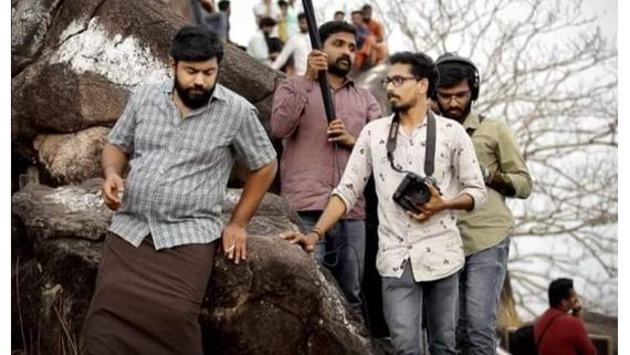 Nivin Pauly Stuns With The New Makeover For Padavettu!