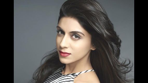 Zoa Morani Back Home After Recovering From COVID-19; Shares Selfie To Announce Good News