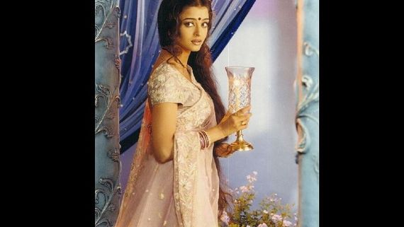 Flashback Friday: Aishwarya Rai Is Beauty Personified In Her Look Test As Paro For SRK's Devdas 