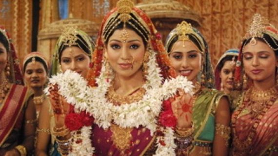 Ramayan: Here’s How Gurmeet Choudhary Rescued Debina Bonnerjee When Her Dupatta Caught Fire!