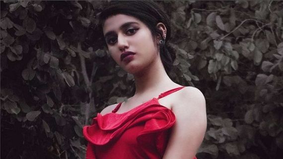  Wink Girl Priya Prakash Varrier To Star Opposite Mahesh Babu For The Parasuram Directorial?