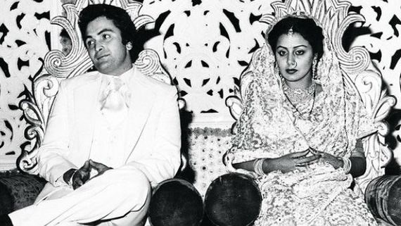 Throwback To 1980: Rishi Kapoor-Neetu Singh’s Wedding Reception Photos & Invitation Card Go Viral