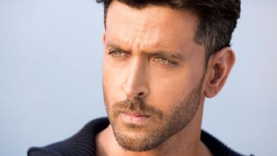 Hrithik Roshan Contributes Hand Sanitizers To Mumbai Police,  The Frontline Warriors Of COVID-19
