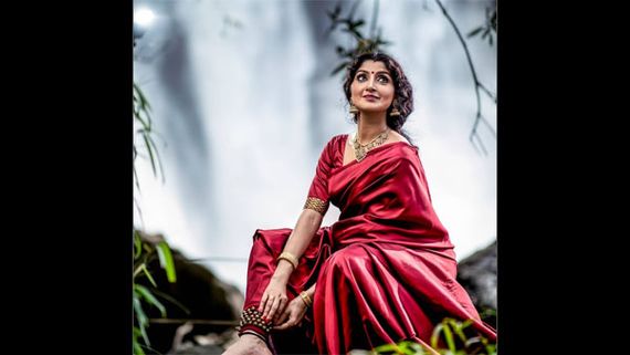 When Divya Unni Couldn’t Resist Writing An 8-Page Essay About Complete Actor Mohanlal 