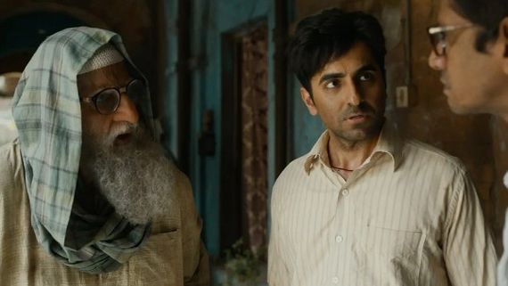 Gulabo Sitabo Movie Review: Dramedy That Makes You Realise An Important Truth About Life!