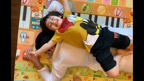 Saif Ali Khan-Taimur's Quarantine Mornings: Kareena Kapoor Shares Cute Pics Of Her 'Favourite Boys'