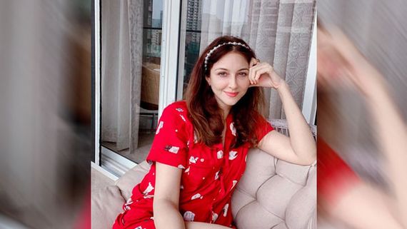 Saumya Tandon Is Scared To Resume Shoot; Says That She Has Been Asked To Take A Pay Cut! 